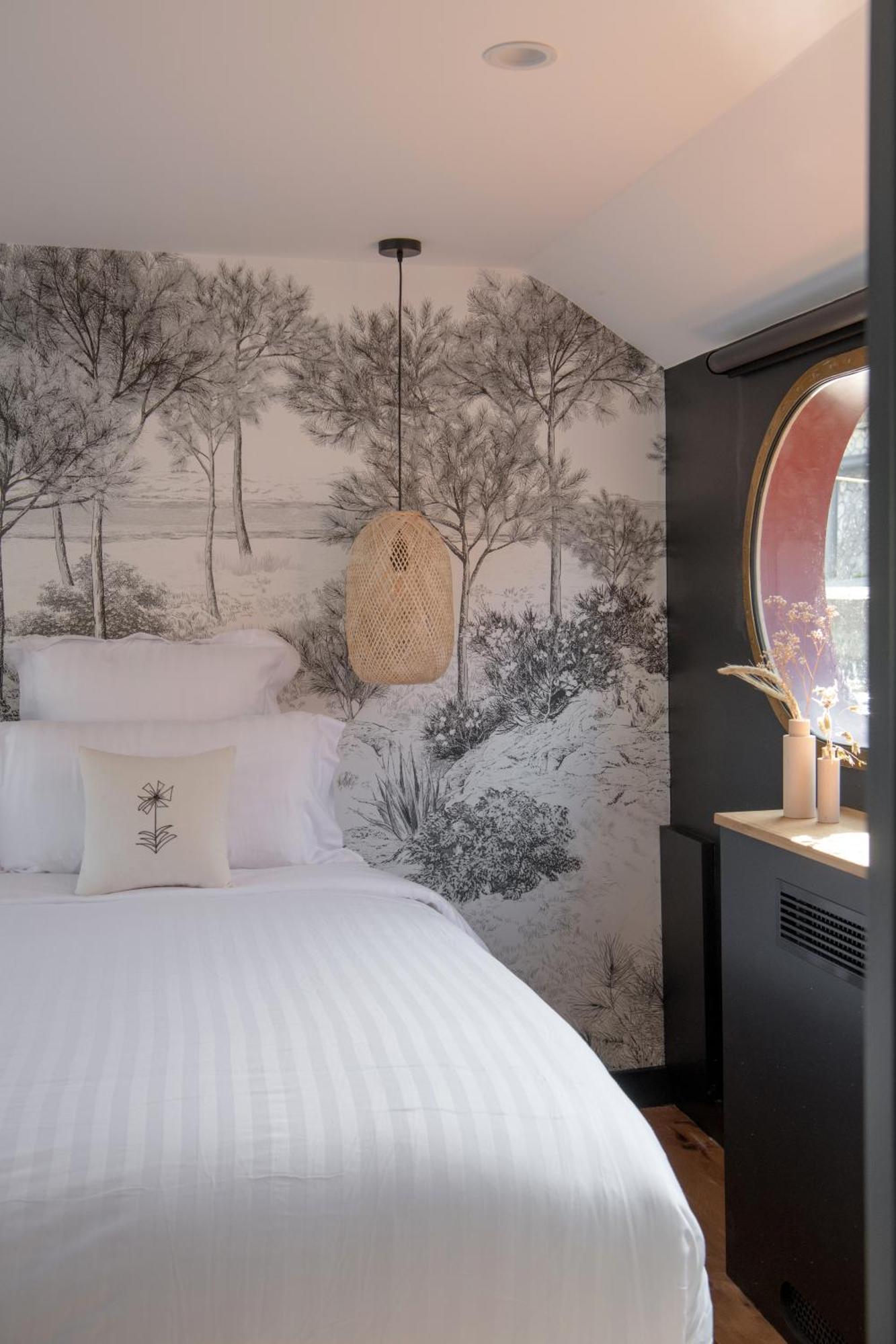 La Peniche - Bed And Bicycle - Tournon Hotel Luaran gambar